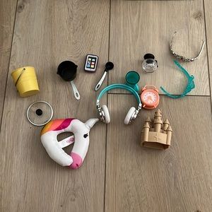 Random American doll  accessories